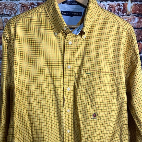 Tommy Hilfiger regular fit button down shirt medium windowpane yellow red pocket - Picture 2 of 7